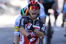 Ewan rockets to Tour de France bunch sprint victory