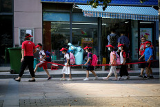 Students return to class in Wuhan, but parents and teachers wary of coronavirus risk