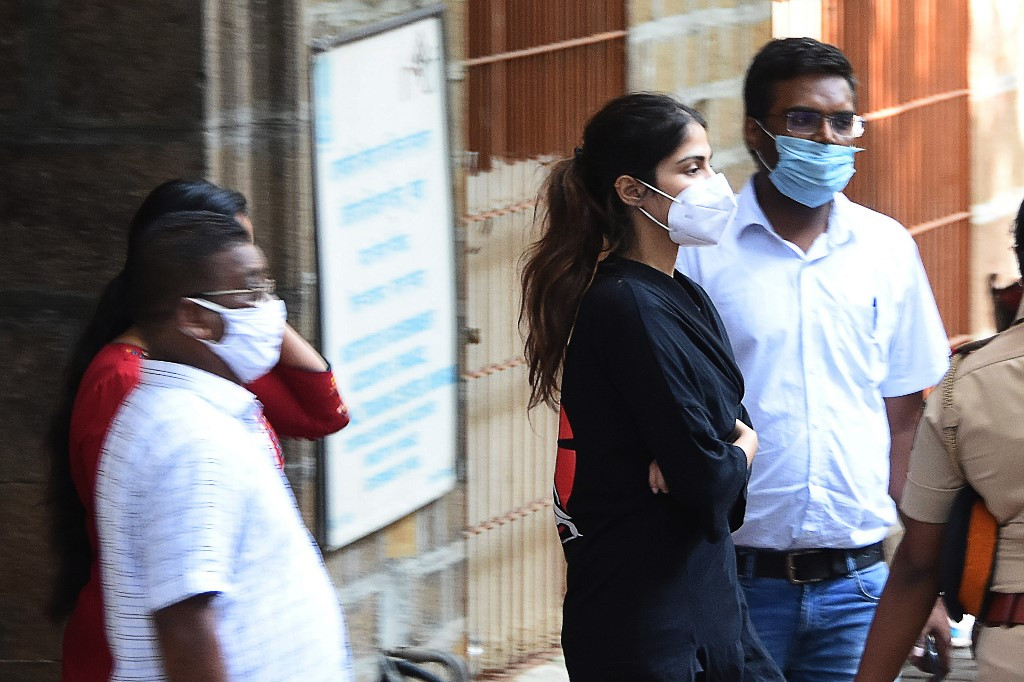Bollywood Actress Arrested After Ex Boyfriend S Suicide Entertainment The Jakarta Post Deepika is the number one madhuri dixit, the legend, best dancer of bollywood, best actress ever! bollywood actress arrested after ex