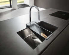 Satisfying spray: The hansgrohe Aquno Select M81 faucet offers a unique kitchen experience with its innovative spray technology.