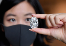 Rare white diamond up for auction in Hong Kong