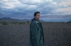 'Nomadland' stakes early Oscar claim with top Toronto prize