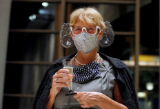 Hungarian orchestra conductor invents music-enhancing face mask