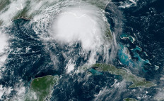 Sally brings 100-mph winds as it rumbles into US Gulf Coast