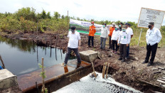 BRG tests concrete canal dams in peatland rewetting efforts
