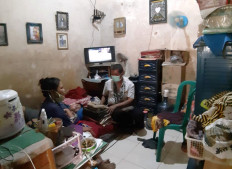 In virus-stricken Indonesia, many can't afford to self-quarantine at home