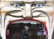 Open for Christmas: Australia's virus hotspot could be near normal by summer