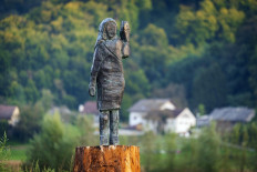 Replica of burned Melania statue unveiled in Slovenia
