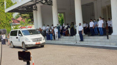 Jakarta Governor Anies Baswedan stands behind a microphone during a ceremony to pay tribute to Jakarta secretary Saefullah, who died after contracting COVID-19, at City Hall on Wednesday.