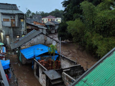 Two killed, hundreds displaced in Sukabumi flash flood, more rain to come