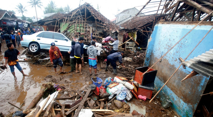 Heavy downpour causes floods in Sukabumi and Jakarta