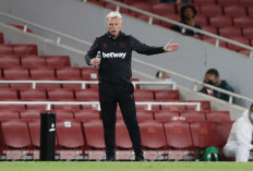 West Ham boss Moyes, two players test positive for COVID-19