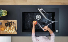Kitchen goal: The hansgrohe SilicaTec granite sinks are equipped with state-of the art technology.
