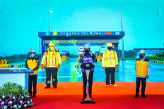 Jokowi inaugurates first toll road in Riau