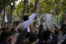 Protests in Madrid before partial lockdown widened