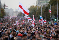 Tens of thousands rally against Belarus president in &lsquo;people's inauguration&rsquo;