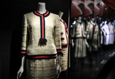 This picture shows creations by French designer Gabrielle Chanel displayed during the exhibition 'Gabrielle Chanel, fashion manifesto' at the Galliera Palais fashion museum in Paris on September 25, 2020. 
