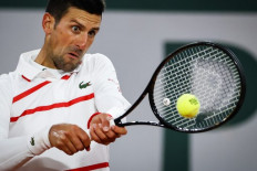 'Snake' Djokovic in control at Roland Garros as row sparks video replay call