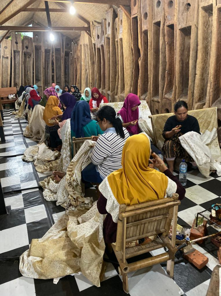 Collective work: At 74 meters in length, the cloth took more than a year to complete, involving more than 90 artisans putting in a combined total of 216,000 man-hours of painstaking work. 
