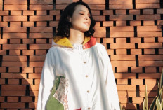 Singer Andien poses in a piece from Intan Anggita Pratiwie.