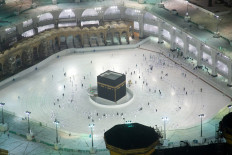 Umrah pilgrims return to a Mecca stilled by COVID-19 slump