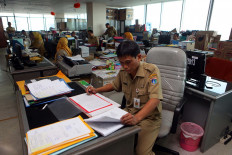 Experts urge caution as govt allows hybrid work for civil servants