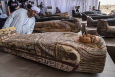 A picture taken on October 3, 2020 shows sarcophaguses, excavated by the Egyptian archaeological mission which discovered a deep burial well with more than 59 human coffins closed for more than 2,500 years, displayed during a press conference at the Saqqara necropolis, 30 kilometers south of the Egyptian capital Cairo. 