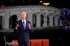 Biden calls on Trump to send message: 'Masks matter'