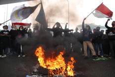 Semarang Police arrest dozens of students protesting jobs law