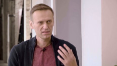 Russians stage Valentine's Day flashmobs to support Navalny