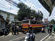 Students, workers take to streets to protest jobs law