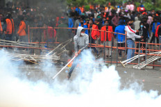 Govt encourages critics of jobs law to apply for judicial review rather than staging protests