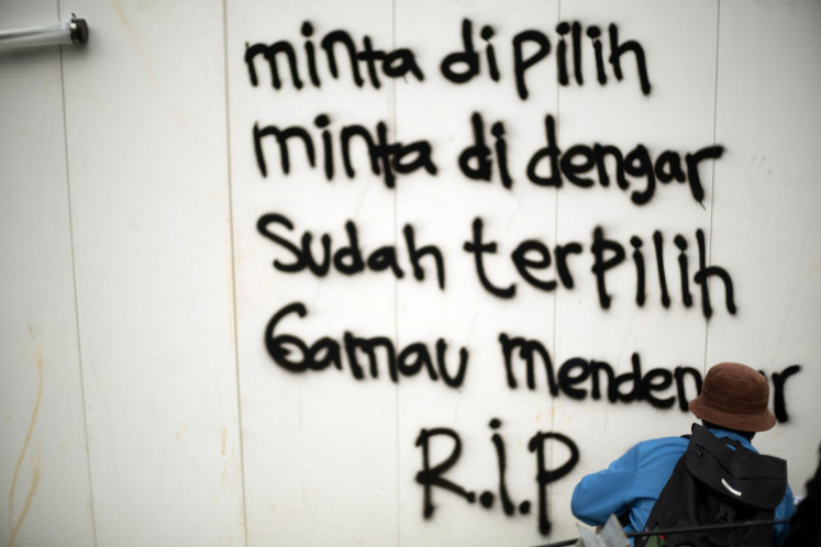Words spray-painted on a wall in Jakarta reflect the sense of public betrayal that has fueled three days of nationwide demonstrations against the omnibus bill on job creation, which the House of Representatives passed last Monday. The graffiti reads: “Wants to be elected/Wants to be heard/After [getting] elected/They [refuse] to listen. R.I.P.”