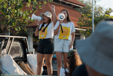 Youth environmentalists Isabel Wijsen, 17, and Melati Wijsen, 19, speak as they stand on a pickup truck during Bali's Biggest Clean-Up 2020 in Petitenget Beach, Seminyak, Bali, Indonesia, on February 15, 2020. 