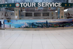 Closed tourist service counter is seen at the arrivals hall of Suvarnabhumi Airport during the coronavirus disease (COVID-19) pandemic in Bangkok, Thailand, on October 12, 2020. 