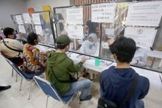 Police arrest rapid test middlemen at Pasar Senen railway station