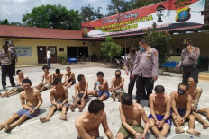 Medan police station makes detainees soak up sun to ‘avoid COVID-19 infection’