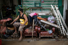 16 dead after Typhoon Goni batters Philippines 