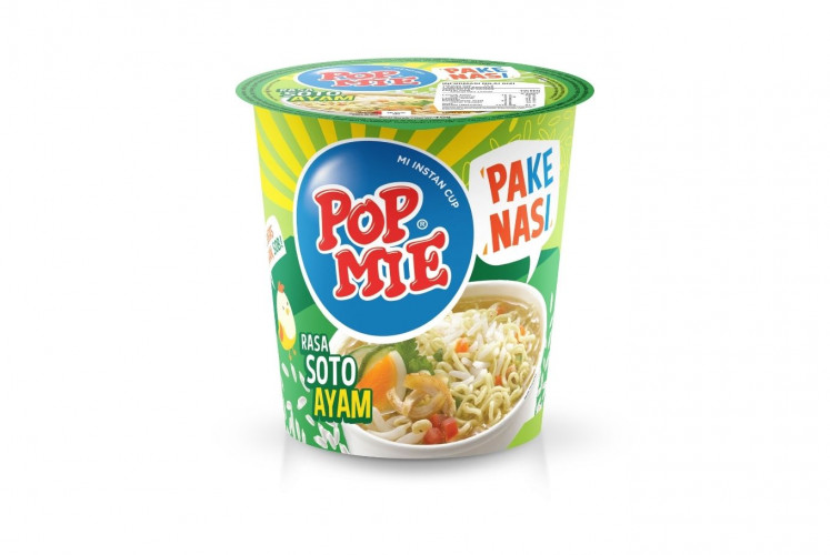 Pop Mie PaNas is a new variant of the company’s cup noodle brand Pop Mie. People only need to pour hot water into the cup and wait for three minutes to enjoy a combination of rice and noodles soaked in warm, savory chicken broth.
