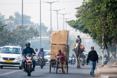 Delhi battling dual crises of pollution and coronavirus 