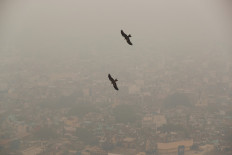 India's capital suffers most toxic air in a year, heightening coronavirus worries