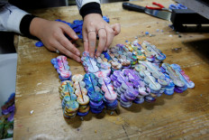 South Korean 'sparrows' try to cap surge of throwaway plastic