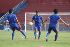 Soccer fans offer to watch from home, urge cancellation of Indonesia's top leagues