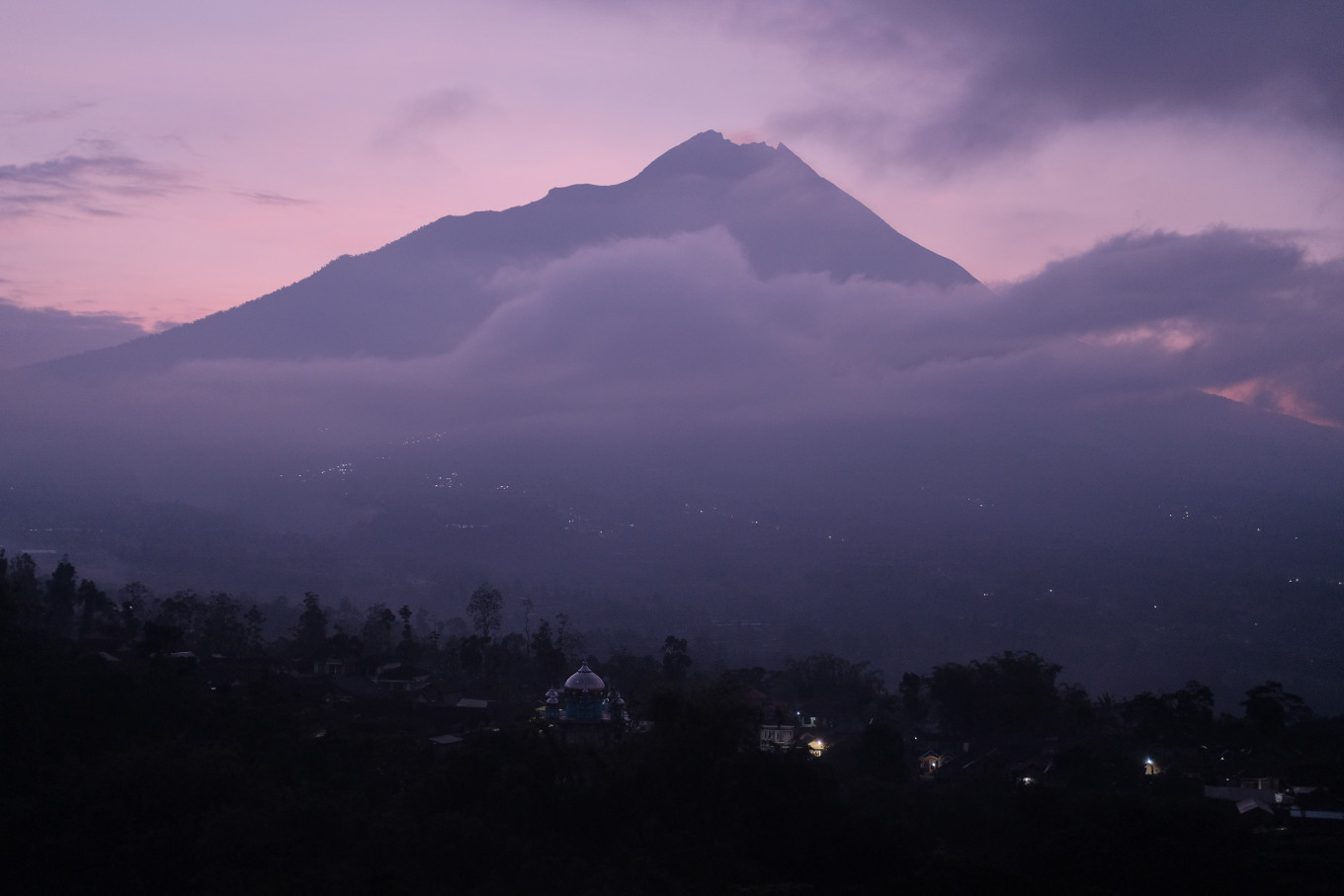 Mount Merapi  spews lava amid increasing volcanic activity 