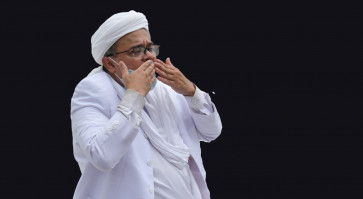 Firebrand cleric returns amid resurgence of Islamic politics
