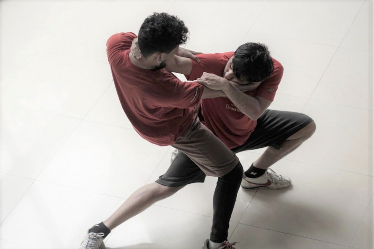 Tug of war: A scene in 'Re-Reading Impact', a dance performance by Irfan Setiawan. The performance, included in the Kampana Performances, came in 360-degree and 2D versions and has been available on YouTube since Tuesday. 