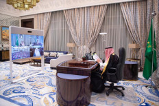 Saudi king urges world to take 'decisive stance' against Saudi's regional foe Iran