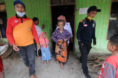 Authorities evacuate nearly 1,300 residents in anticipation of Mt Merapi eruption