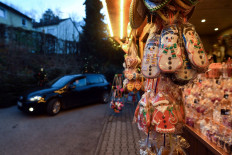 A car drives past a booth with sweets at a drive-in Christmas market under a large marquee, amid the spread of the coronavirus disease (COVID-19), in Landshut, Germany, on November 12, 2020. 