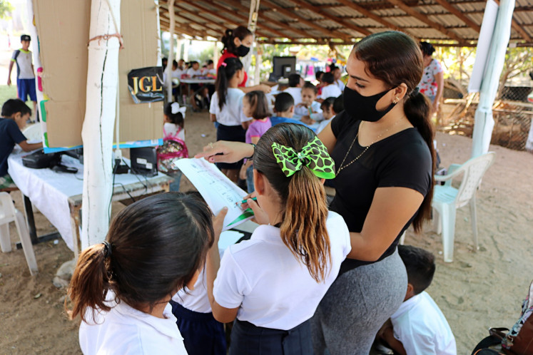 Children Of Mexican Former Drug Lord El Chapo Build Makeshift School For The Poor People The Jakarta Post